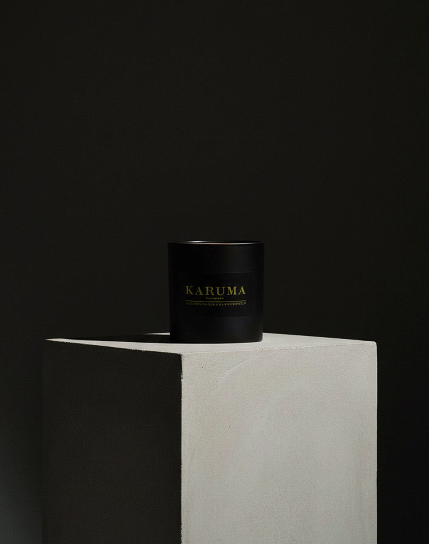 aromatic candle with fresh woodland notes for a calm morning atmosphere